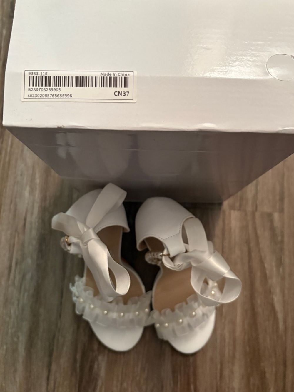 Wedding Bride Elegant White Pearl-Embellished Women's Heels
6.5 (37) - Picture 3 of 5